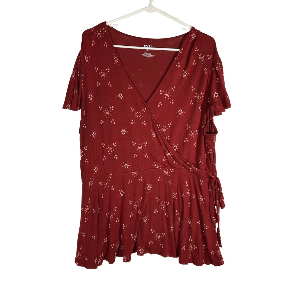 EVRI Womens Plus 1X Burgundy Red Geometric Print Wrap Peplum Top Short Sleeve